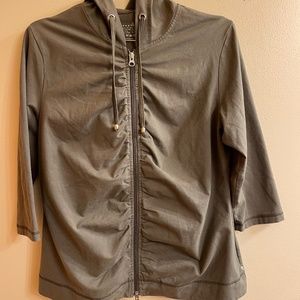 womens sporty zippered top with hoody